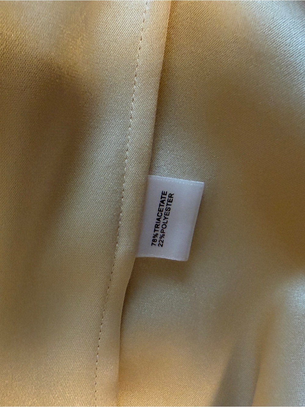 Gorgeous St.John Satin-Look Blouse in Light Champagne. Beautiful flowing fabric. - Picture 4 of 4